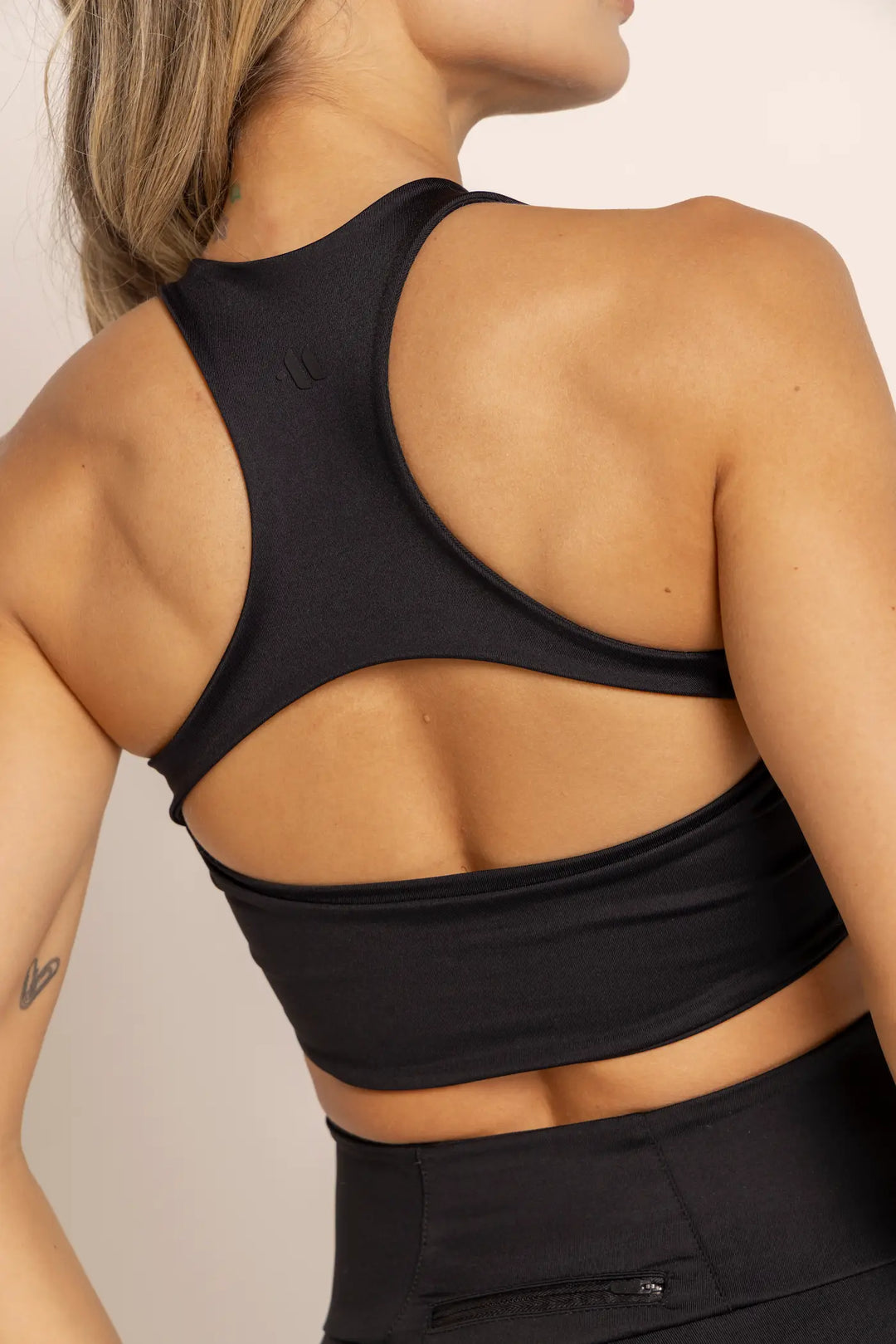 Top mantra dark signature